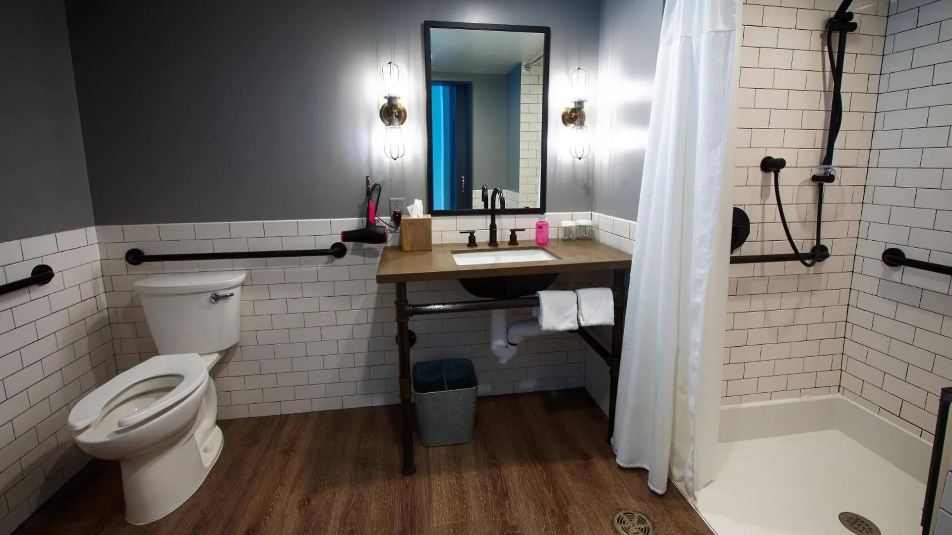 Moxy Phoenix Tempe/Asu Area